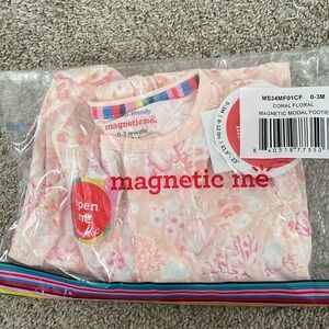 Magnetic Me coral floral footie